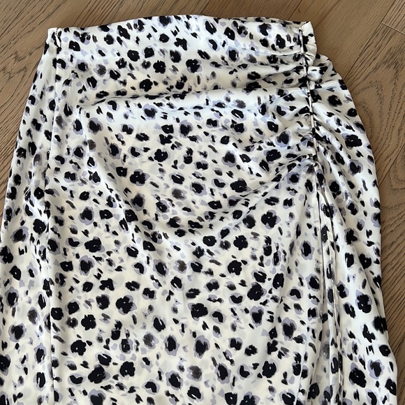 Zara Leopard Print skirt - Picture 2 of 4